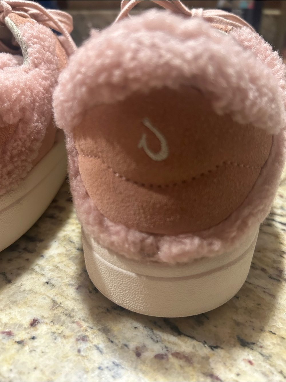 OluKai Kilea Heu retro sneakers in dusty pink Sherpa detail. NWOB Size 8 - Picture 6 of 12